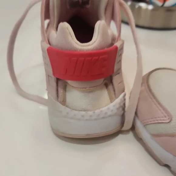 Nike Huarache Pink and White Athletic Shoes With Box - Picture 5 of 7